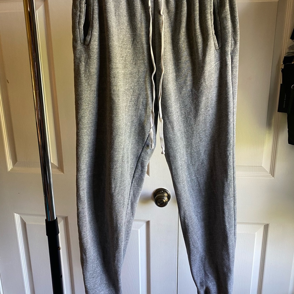 Brandy Melville Gray Sweatpants with Elastic Waistband💫